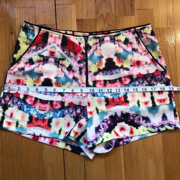 MINKPINK shorts size medium - Picture 5 of 7